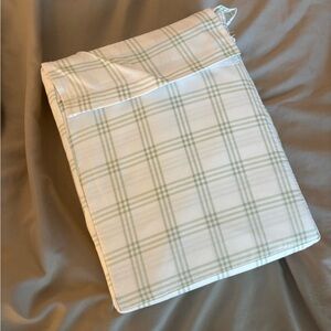 Plaid Green and White Bedding Set